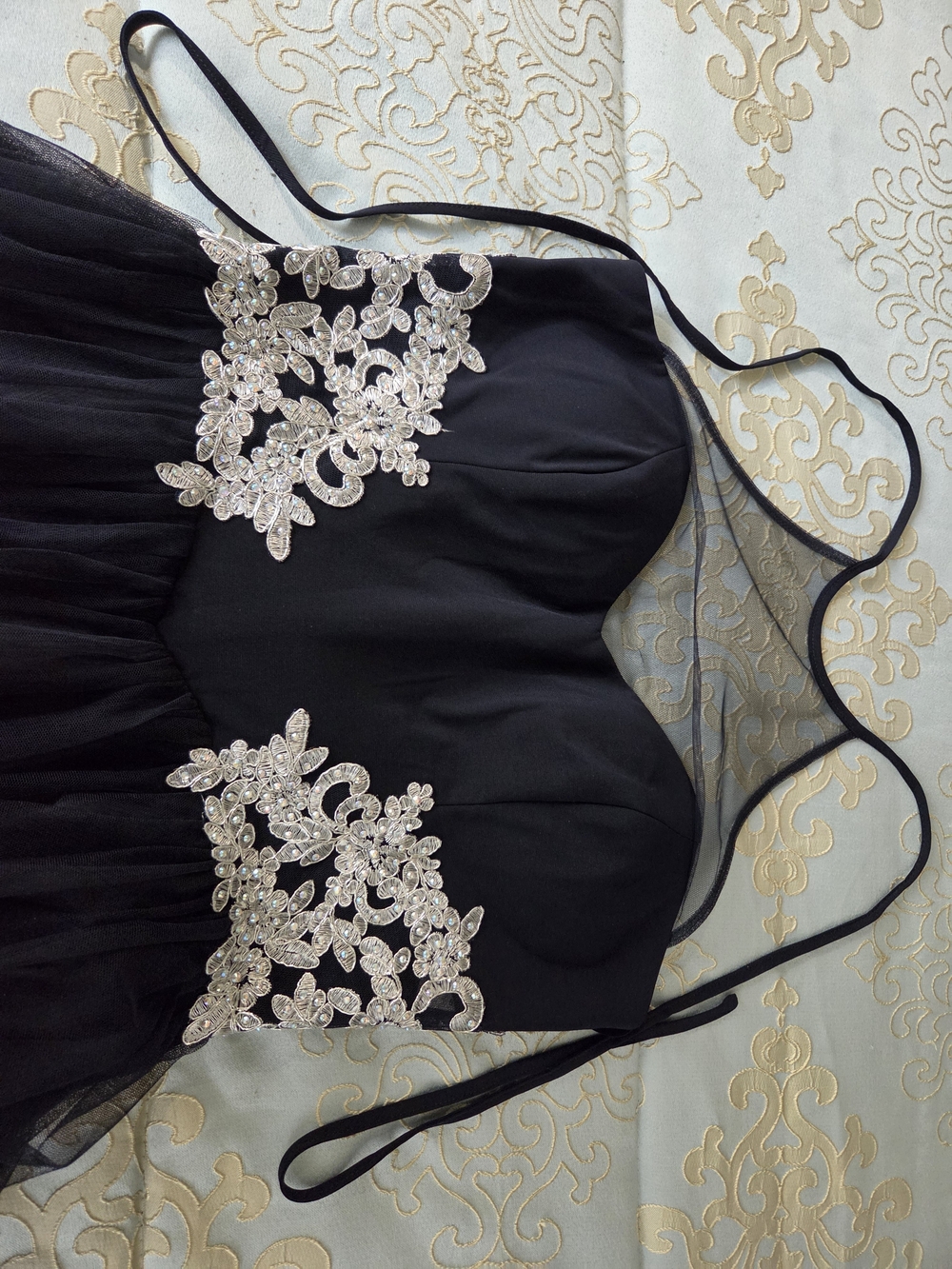 Elegant Navy Halter Tulle Prom Dress with Lace Waist Appliqué - Picture 5 of 5